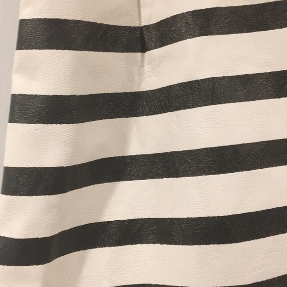 MINKPINK Faux Leather Striped Mini Skirt Size M - Picture 4 of 10